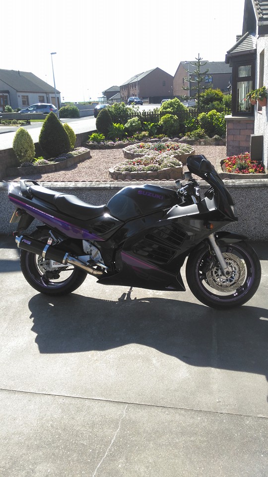 Suzuki RF900