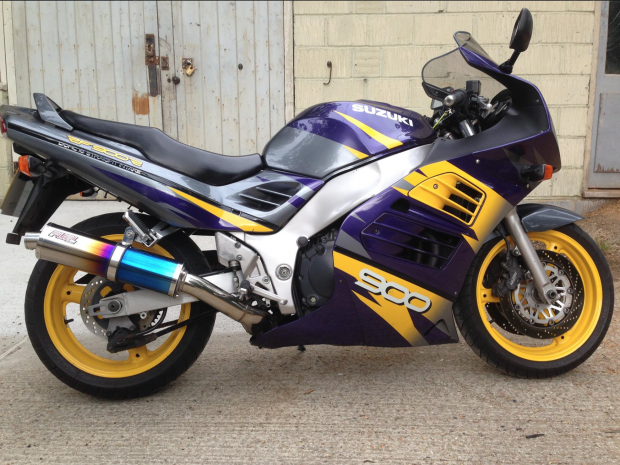 Suzuki RF900