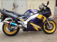 Suzuki RF900